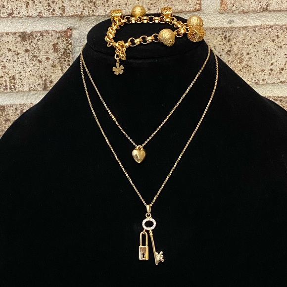 Jewelry - Set of necklace and bracelet gold tone